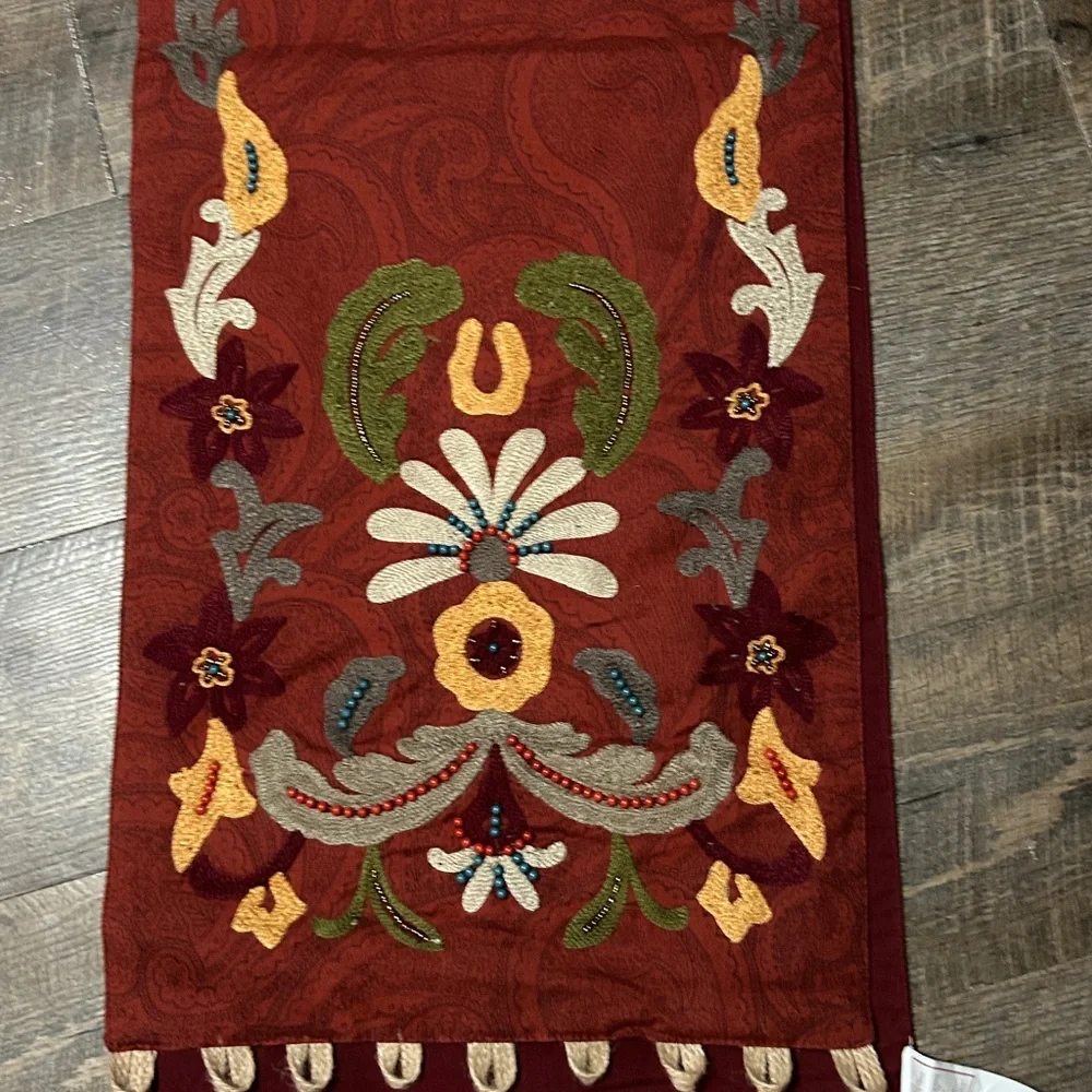 Pier 1‎ Table Runner 13